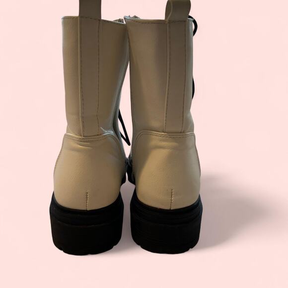 White and black Docs style leather combat boots size 8 - Picture 3 of 7